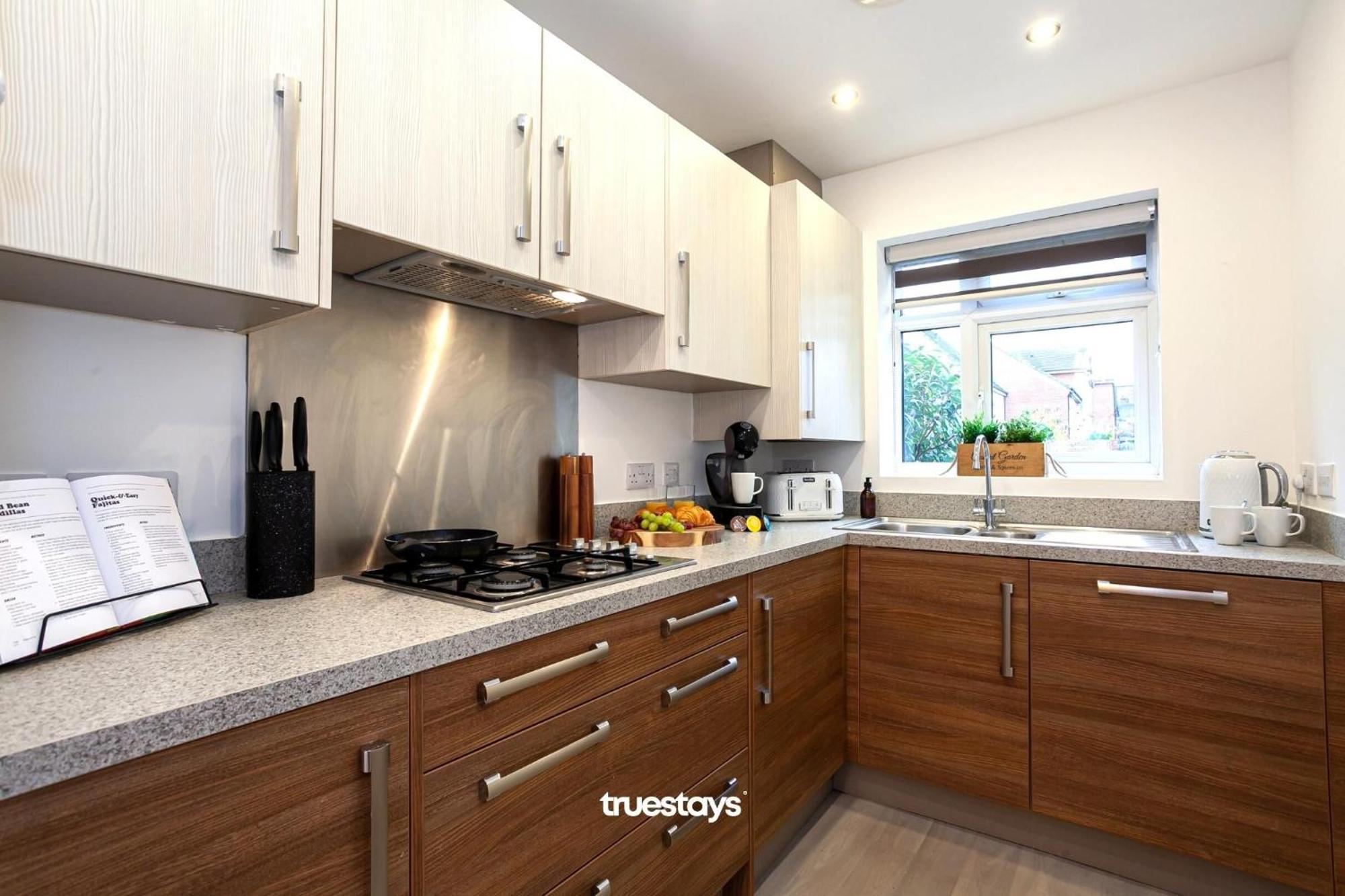 Ambassador House By Truestays - Luxury 4 Bedroom House In Stoke-On-Trent Etruria Bagian luar foto