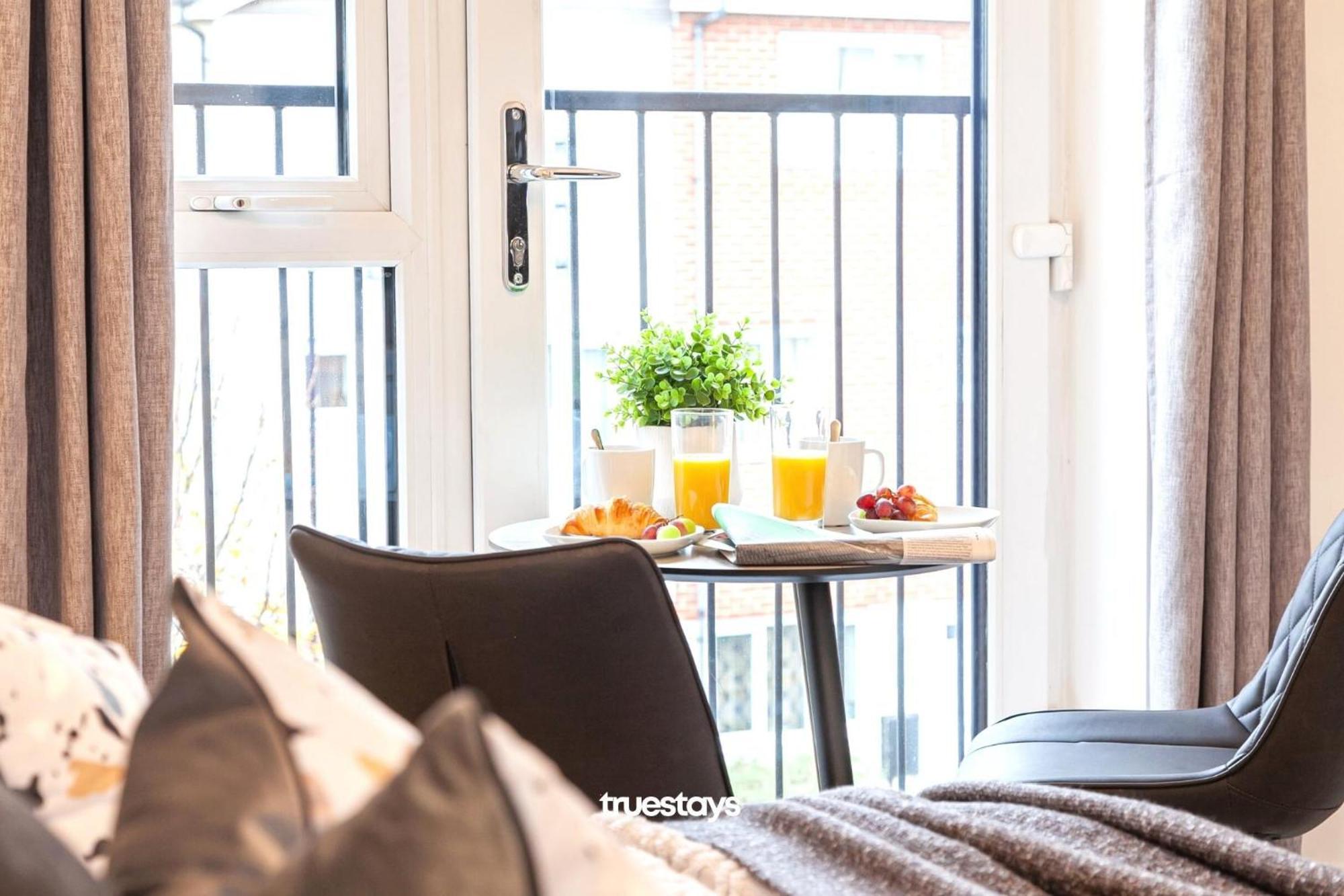 Ambassador House By Truestays - Luxury 4 Bedroom House In Stoke-On-Trent Etruria Bagian luar foto