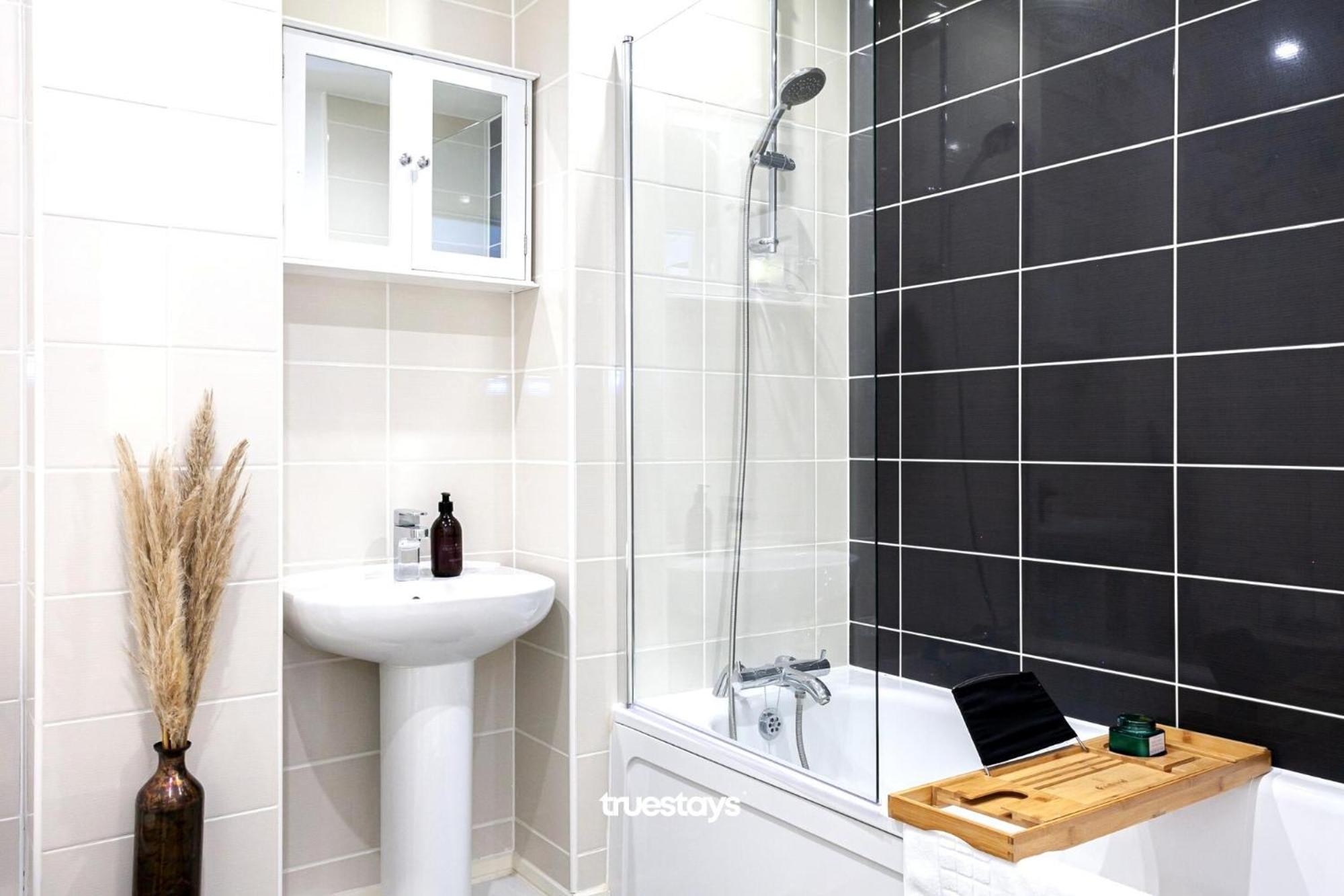 Ambassador House By Truestays - Luxury 4 Bedroom House In Stoke-On-Trent Etruria Bagian luar foto