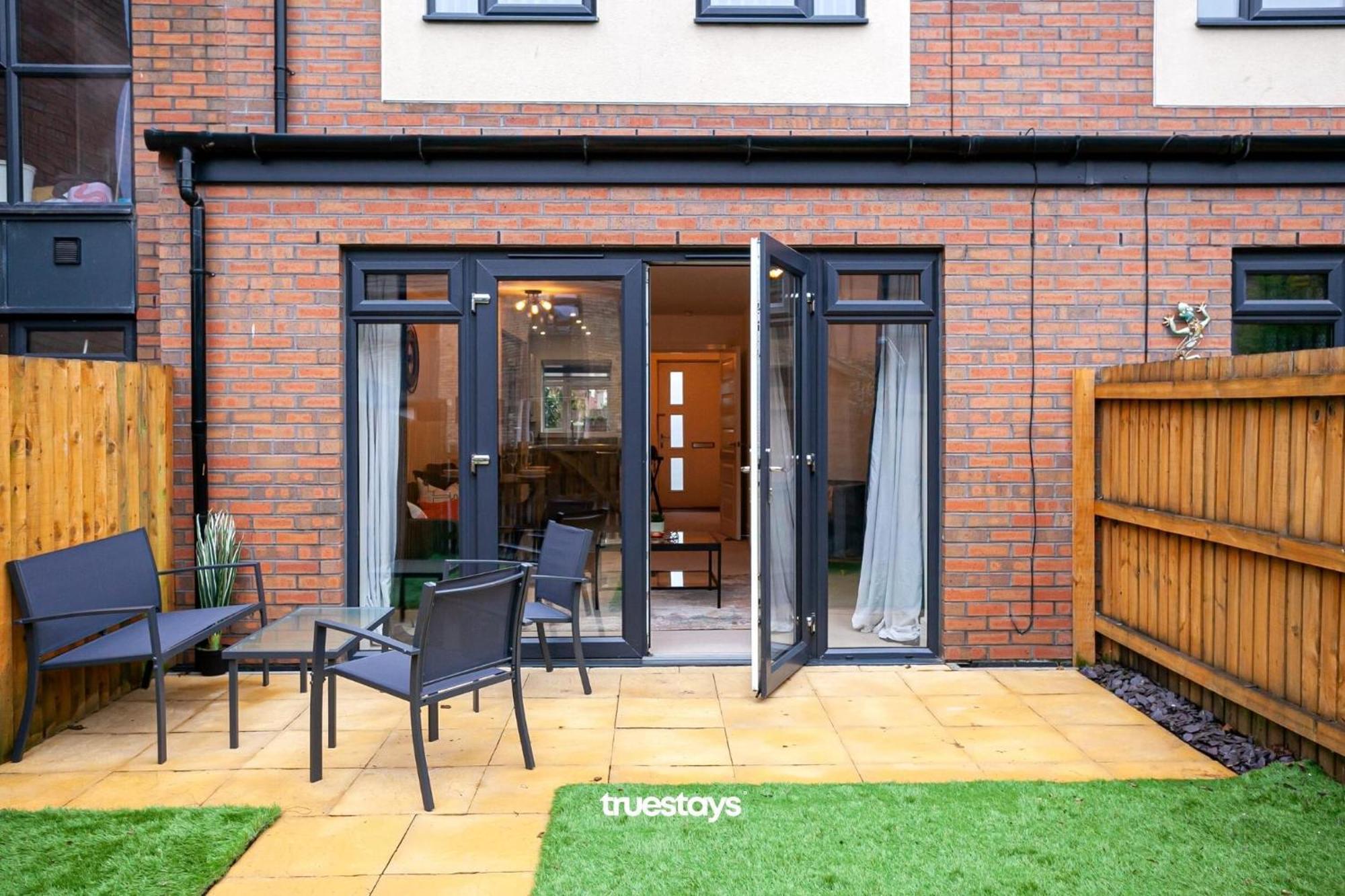 Ambassador House By Truestays - Luxury 4 Bedroom House In Stoke-On-Trent Etruria Bagian luar foto