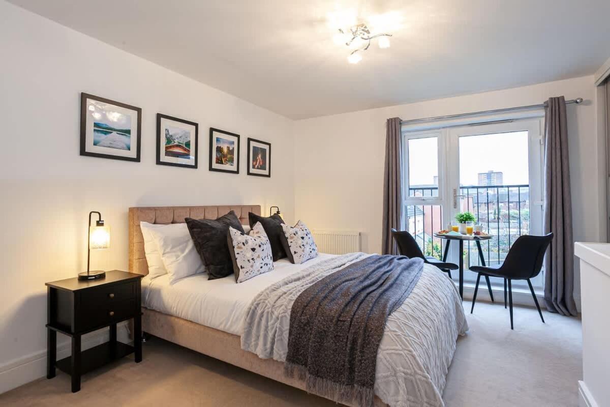 Ambassador House By Truestays - Luxury 4 Bedroom House In Stoke-On-Trent Etruria Bagian luar foto