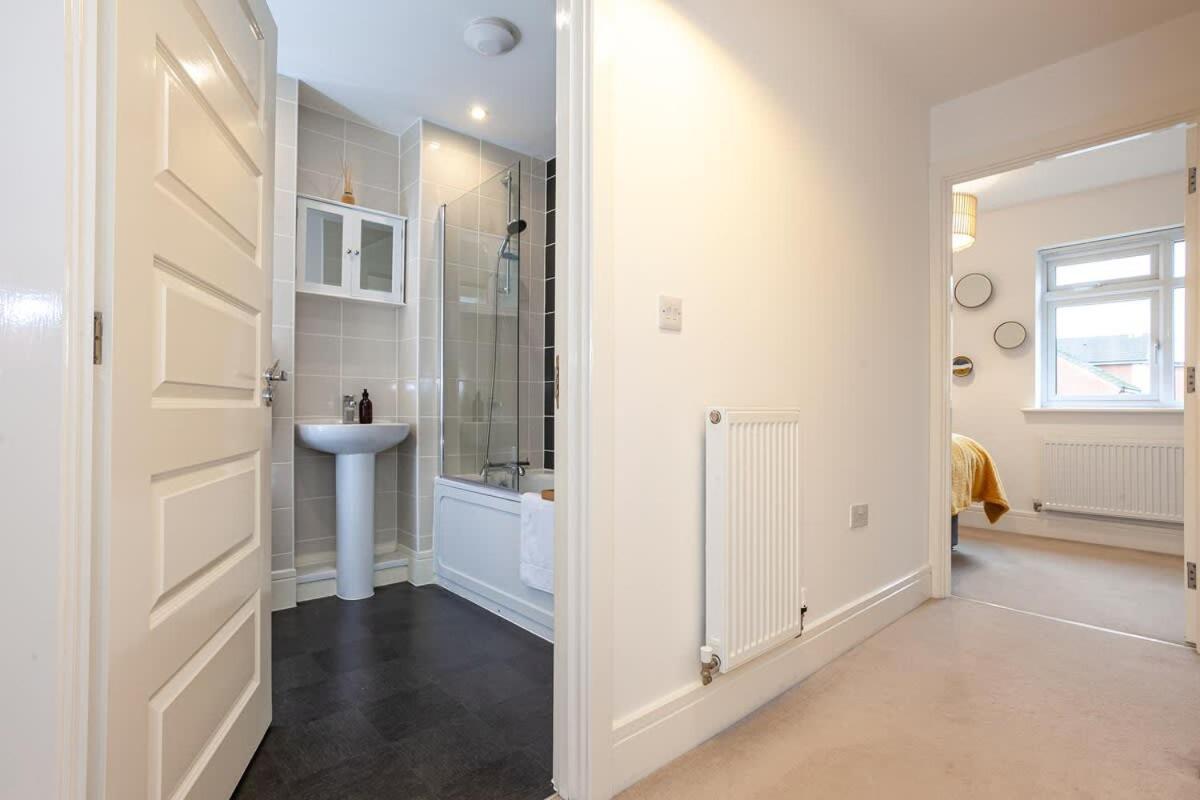 Ambassador House By Truestays - Luxury 4 Bedroom House In Stoke-On-Trent Etruria Bagian luar foto