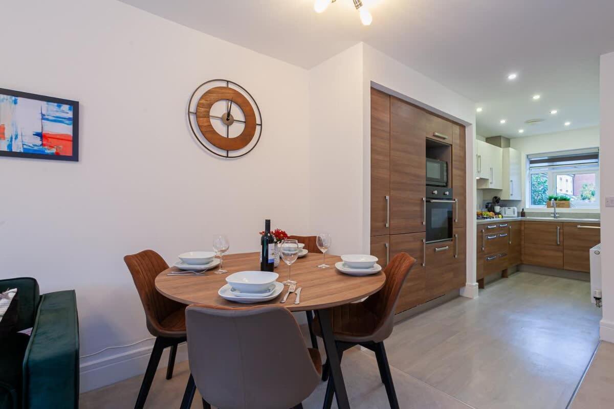 Ambassador House By Truestays - Luxury 4 Bedroom House In Stoke-On-Trent Etruria Bagian luar foto