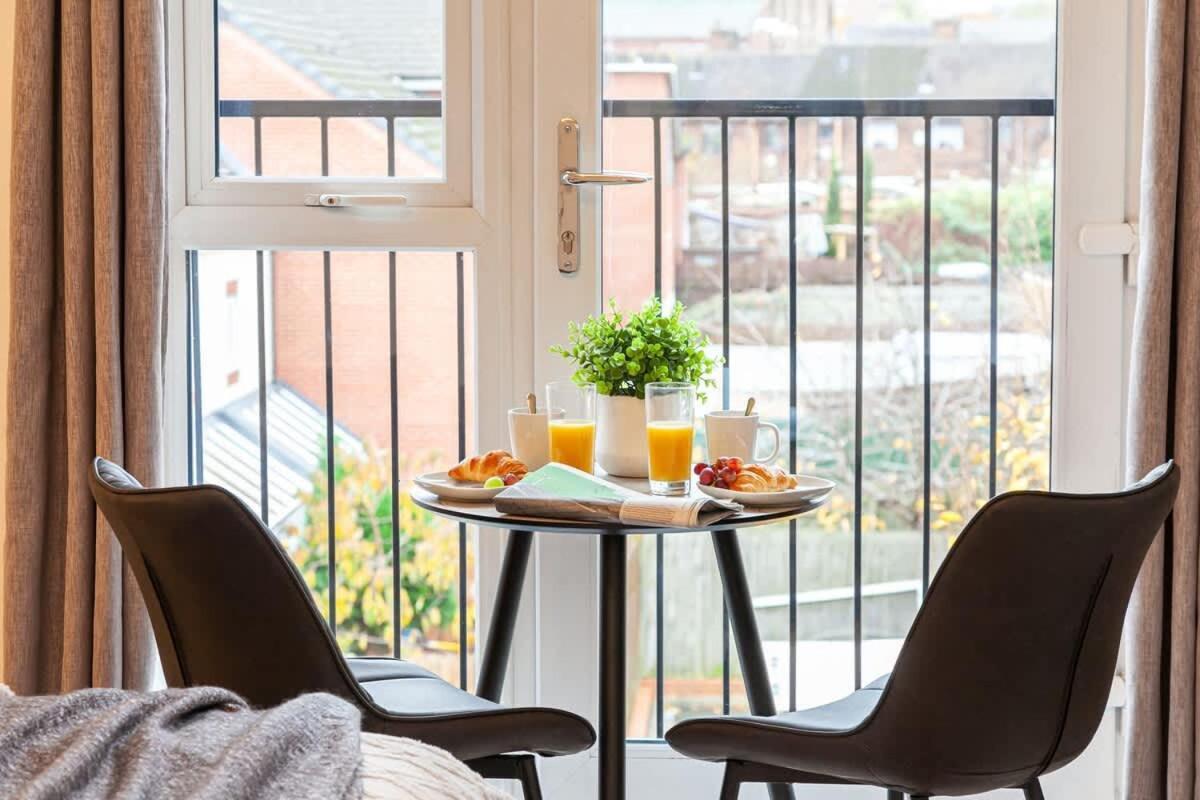 Ambassador House By Truestays - Luxury 4 Bedroom House In Stoke-On-Trent Etruria Bagian luar foto