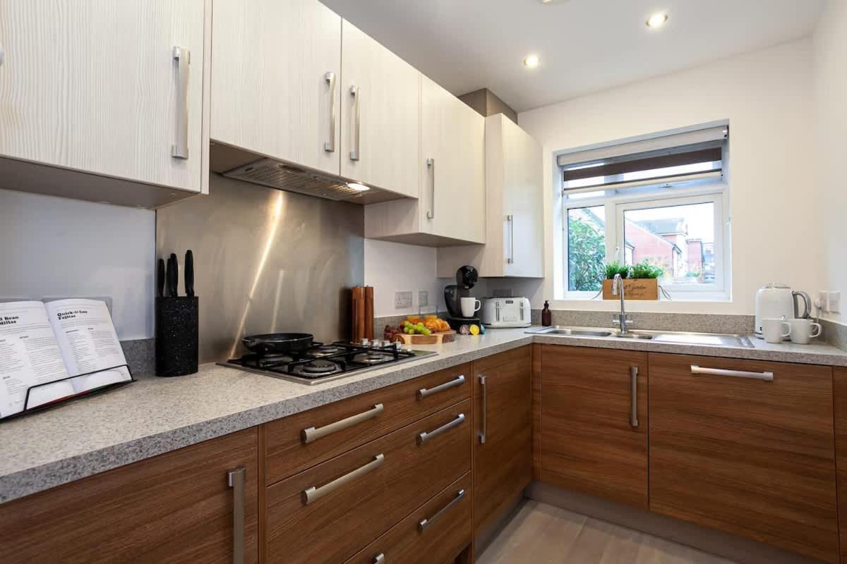 Ambassador House By Truestays - Luxury 4 Bedroom House In Stoke-On-Trent Etruria Bagian luar foto